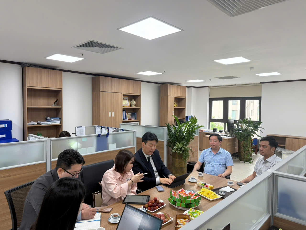 Trung tâm Dữ liệu quốc gia và Dịch vụ về giá - Cục Quản lý giá - Bộ Tài chính làm việc với Tiến sĩ Kim Bongjoon, Giám đốc ban Hợp tác Toàn cầu của Ủy ban Bất động sản Hàn Quốc (REB)